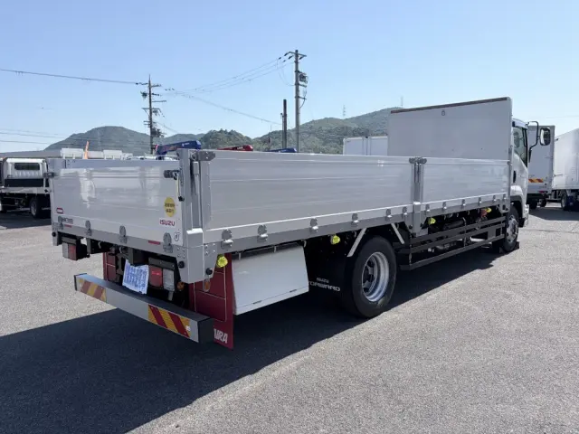 いすゞ フォワード 2RG-FTR90V4(2WD)の写真2