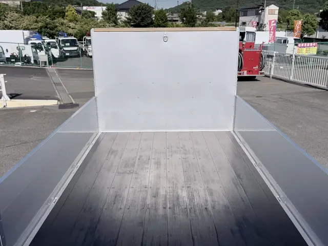 いすゞ フォワード 2RG-FTR90V4(2WD)の写真11