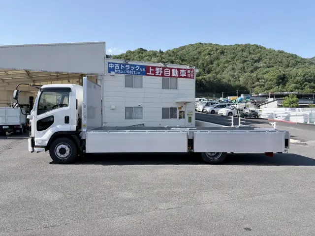 いすゞ フォワード 2RG-FTR90V4(2WD)の写真15