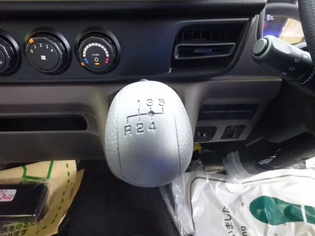 三菱 キャンター 2RG-FBA20(2WD)の写真30