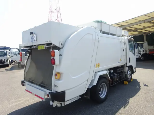 いすゞ エルフ TKG-NMR85N(2WD)の写真2