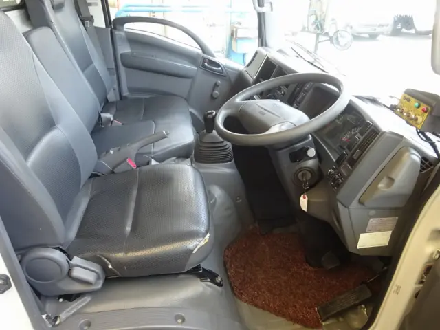 いすゞ エルフ TKG-NMR85N(2WD)の写真4