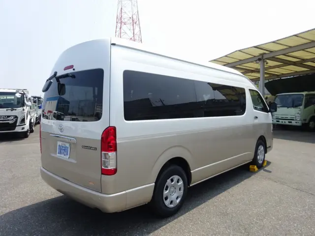トヨタ ハイエース 3BA-TRH224W(2WD)の写真2