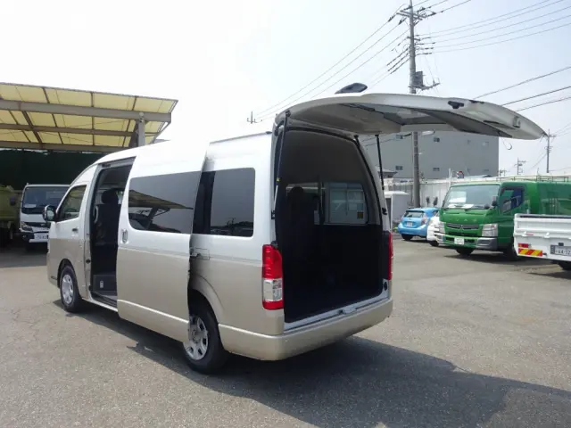 トヨタ ハイエース 3BA-TRH224W(2WD)の写真6