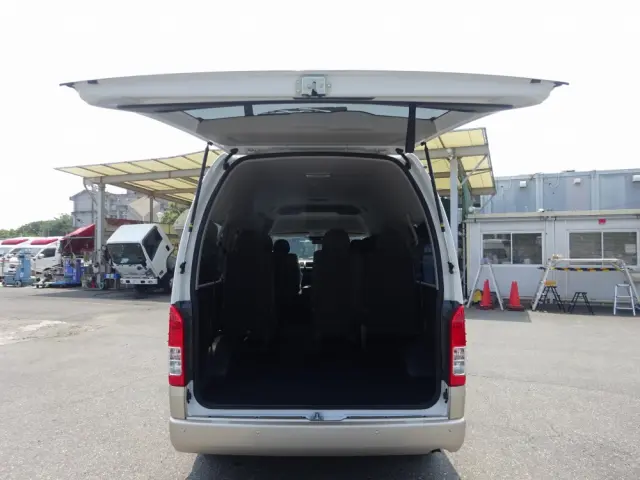 トヨタ ハイエース 3BA-TRH224W(2WD)の写真8