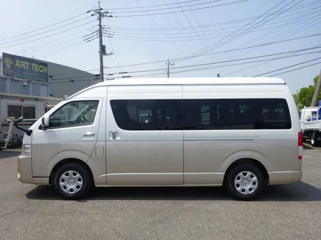 トヨタ ハイエース 3BA-TRH224W(2WD)の写真12