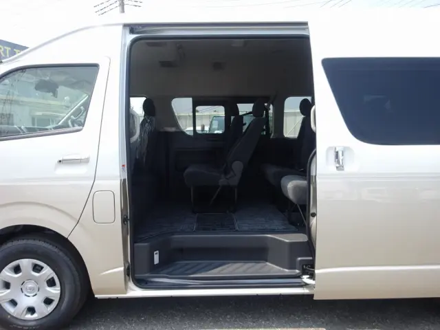 トヨタ ハイエース 3BA-TRH224W(2WD)の写真13