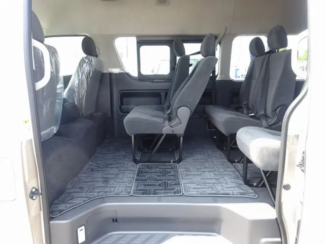 トヨタ ハイエース 3BA-TRH224W(2WD)の写真14