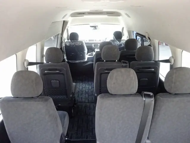 トヨタ ハイエース 3BA-TRH224W(2WD)の写真17