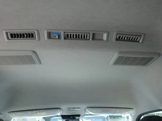トヨタ ハイエース 3BA-TRH224W(2WD)の写真21