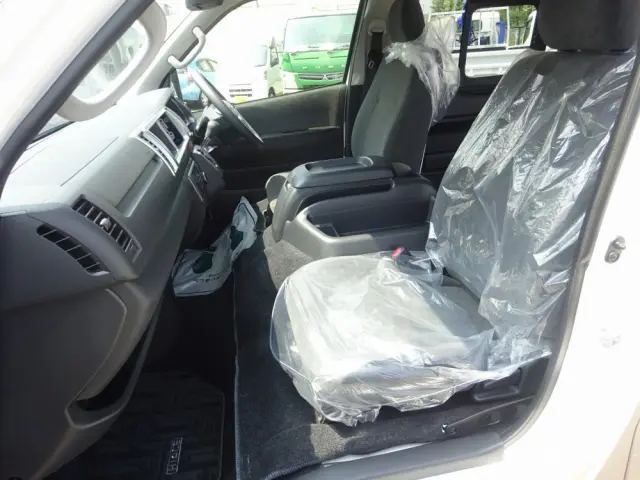 トヨタ ハイエース 3BA-TRH224W(2WD)の写真33