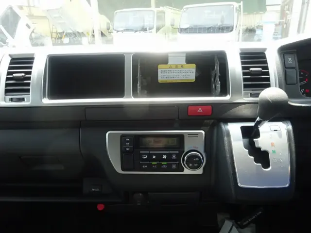 トヨタ ハイエース 3BA-TRH224W(2WD)の写真36