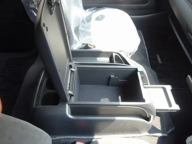 トヨタ ハイエース 3BA-TRH224W(2WD)の写真37