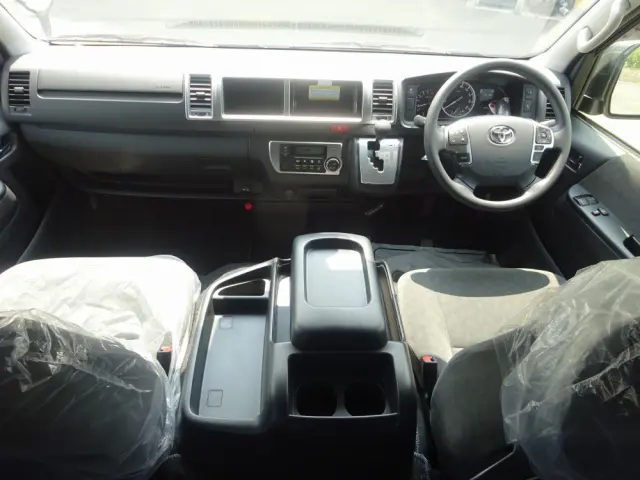 トヨタ ハイエース 3BA-TRH224W(2WD)の写真38