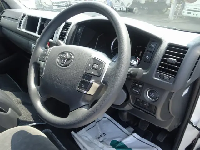 トヨタ ハイエース 3BA-TRH224W(2WD)の写真39