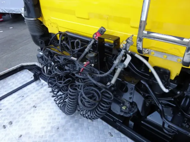 UD クオン QKG-GK6XAB(2WD)の写真21