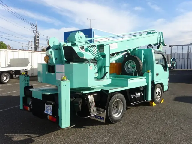 いすゞ エルフ PB-NKR81N(2WD)の写真2