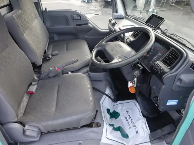 いすゞ エルフ PB-NKR81N(2WD)の写真4