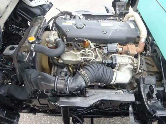 いすゞ エルフ PB-NKR81N(2WD)の写真10