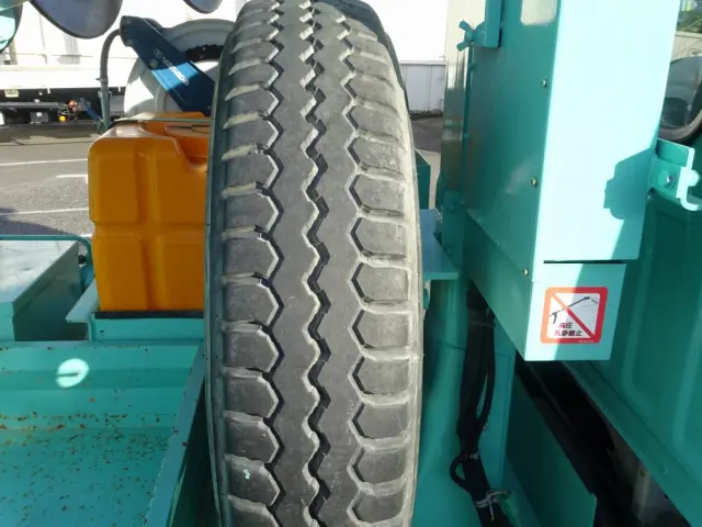 いすゞ エルフ PB-NKR81N(2WD)の写真36