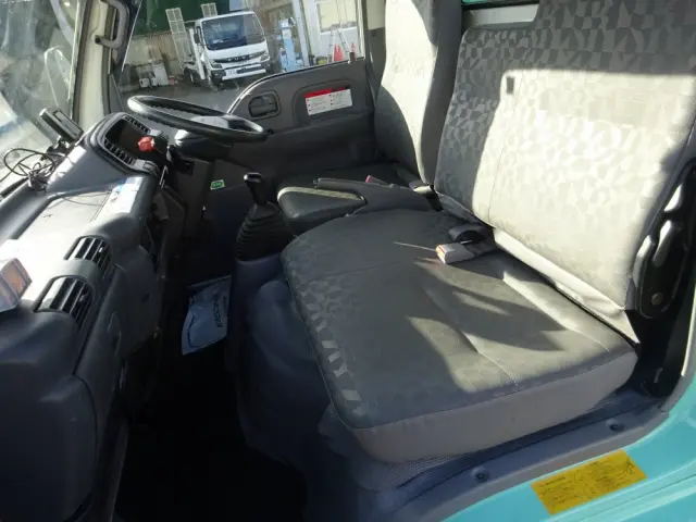 いすゞ エルフ PB-NKR81N(2WD)の写真37