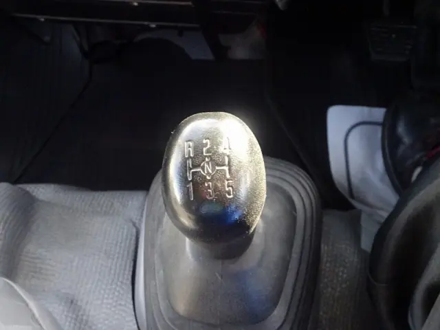 いすゞ エルフ PB-NKR81N(2WD)の写真39