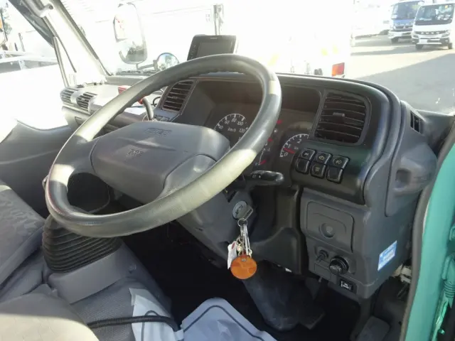 いすゞ エルフ PB-NKR81N(2WD)の写真41