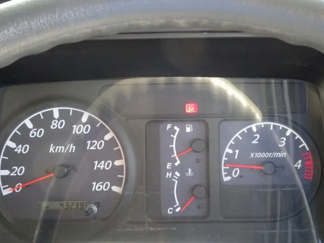 いすゞ エルフ PB-NKR81N(2WD)の写真48