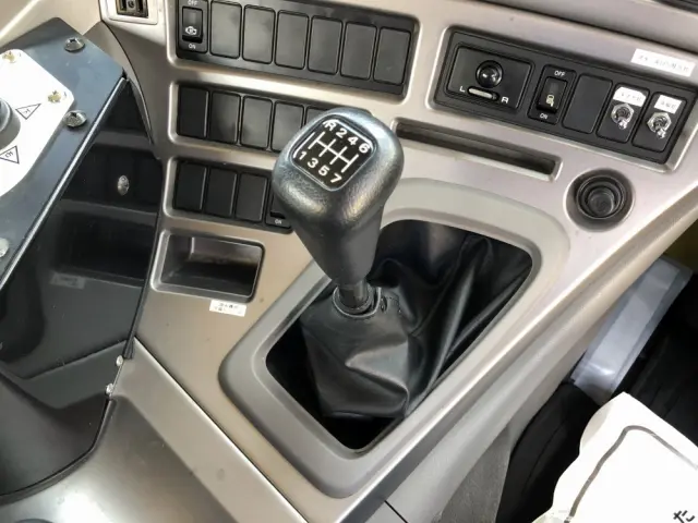 UD クオン ADG-CW4YL(6x4)の写真43