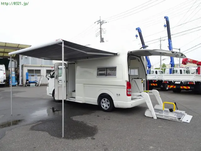 トヨタ ハイエース CBF-TRH221K(2WD)の写真4