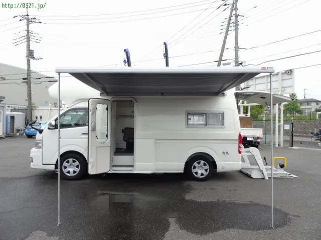 トヨタ ハイエース CBF-TRH221K(2WD)の写真6