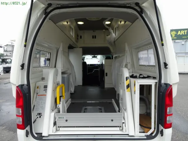 トヨタ ハイエース CBF-TRH221K(2WD)の写真7