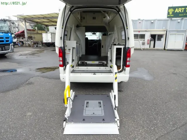 トヨタ ハイエース CBF-TRH221K(2WD)の写真12