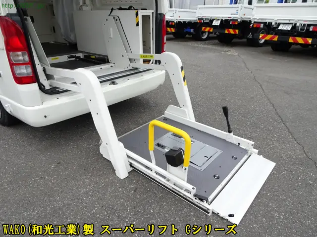 トヨタ ハイエース CBF-TRH221K(2WD)の写真13