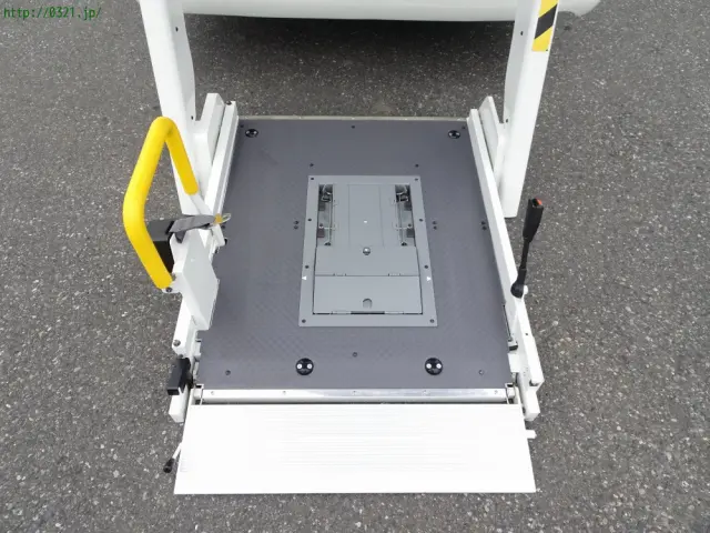 トヨタ ハイエース CBF-TRH221K(2WD)の写真14