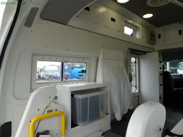 トヨタ ハイエース CBF-TRH221K(2WD)の写真19