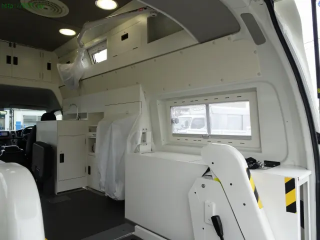 トヨタ ハイエース CBF-TRH221K(2WD)の写真20