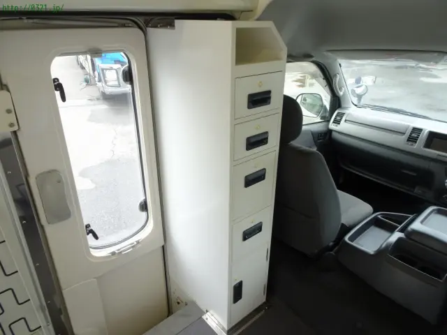トヨタ ハイエース CBF-TRH221K(2WD)の写真24