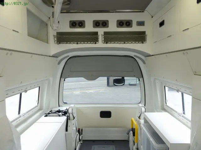 トヨタ ハイエース CBF-TRH221K(2WD)の写真31