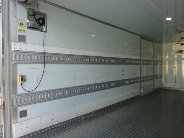 日野 レンジャー 2KG-FD2ABA(2WD)の写真12