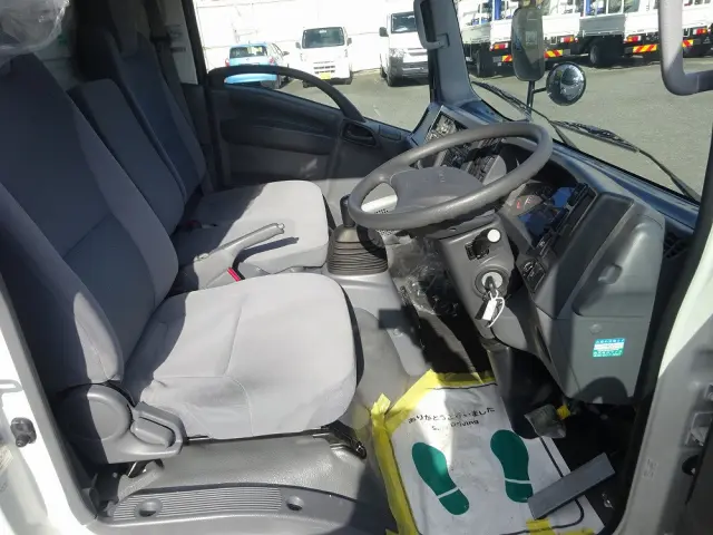 いすゞ エルフ TRG-NMR85N(2WD)の写真4