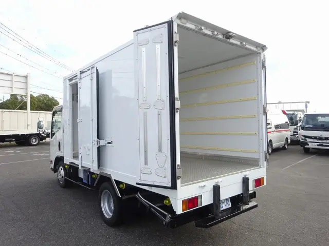 いすゞ エルフ TRG-NMR85N(2WD)の写真6