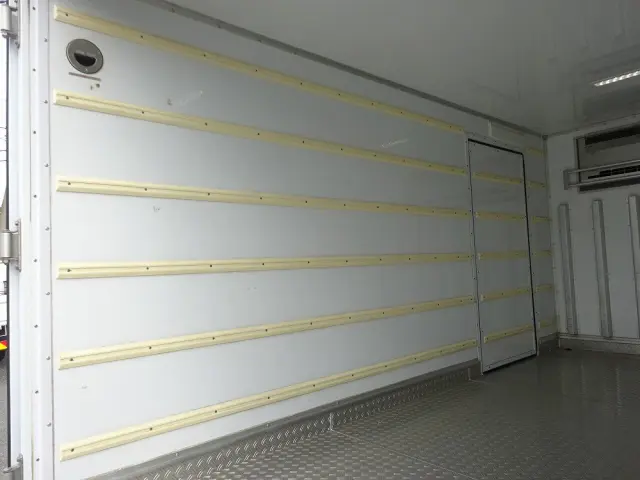 いすゞ エルフ TRG-NMR85N(2WD)の写真13