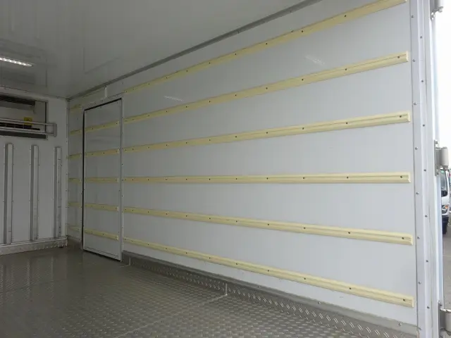 いすゞ エルフ TRG-NMR85N(2WD)の写真14