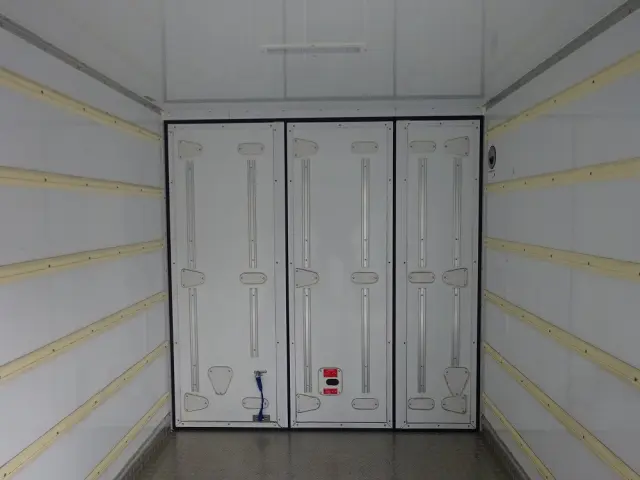 いすゞ エルフ TRG-NMR85N(2WD)の写真16