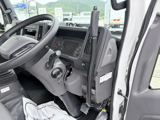 いすゞ エルフ 2RG-NKR88AT(2WD)の写真35
