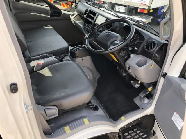 トヨタ ダイナ 2RG-XZU710(2WD)の写真4