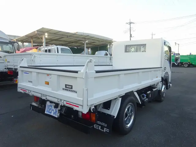 いすゞ エルフ 2RG-NKR88AM(2WD)の写真2