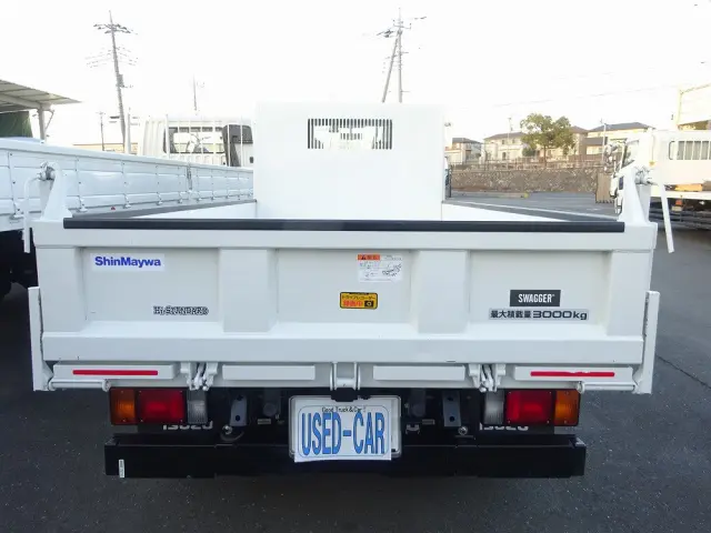 いすゞ エルフ 2RG-NKR88AM(2WD)の写真3