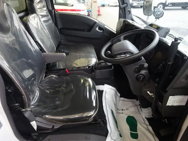 いすゞ エルフ 2RG-NKR88AM(2WD)の写真4